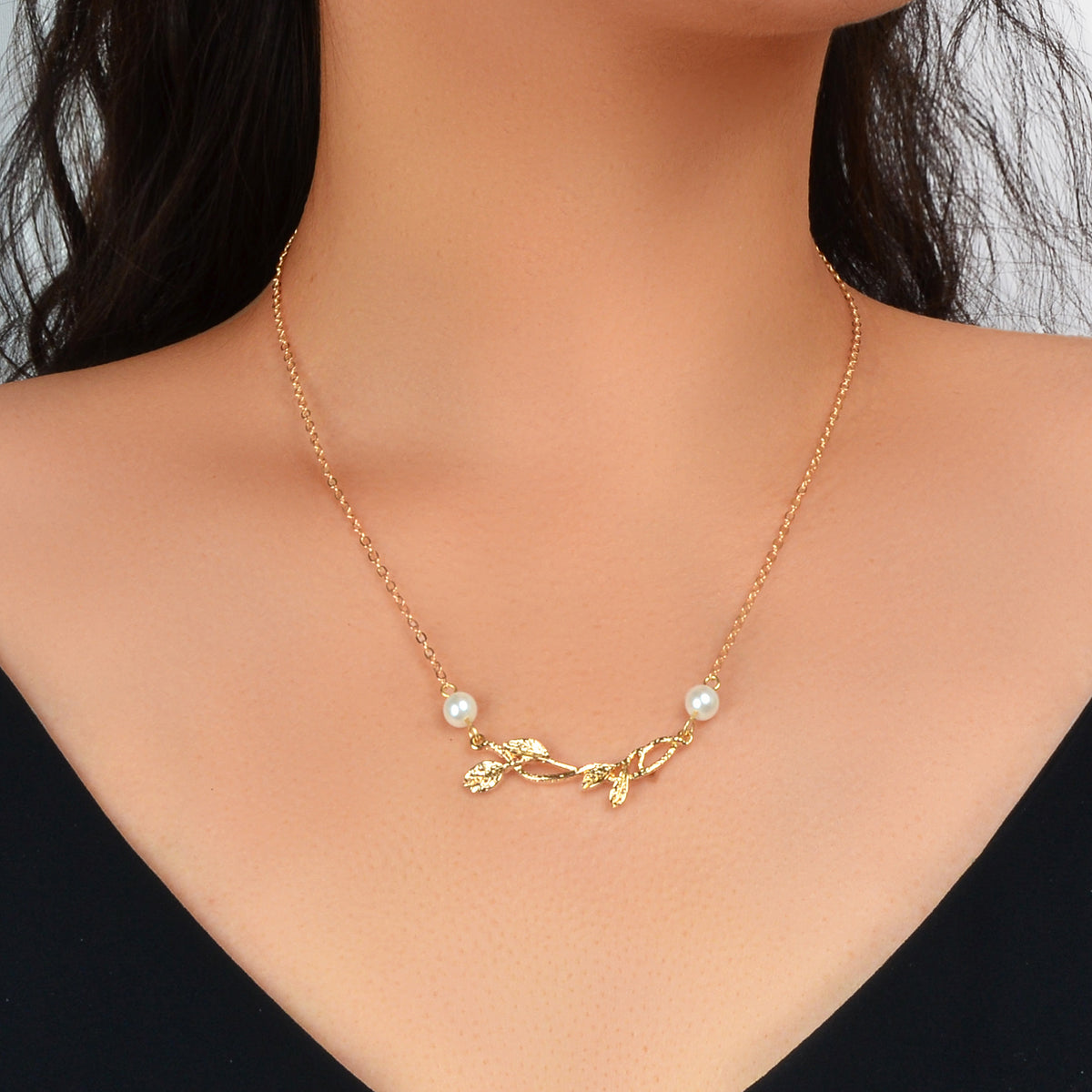 Designer Stylish Jewellery Gold Chain Pearl Decoration Gold Leaf Charm Necklace-0